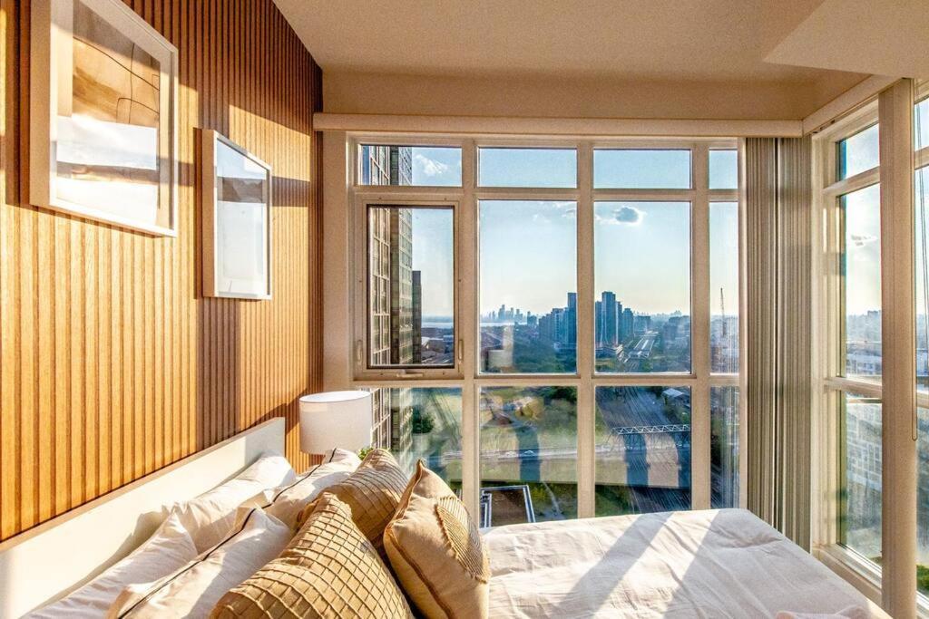 Sunset Bliss: Elegant 2Br Condo With Scenic Views! Toronto Luaran gambar