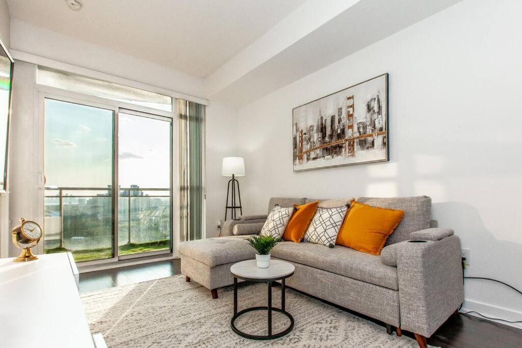 Sunset Bliss: Elegant 2Br Condo With Scenic Views! Toronto Luaran gambar