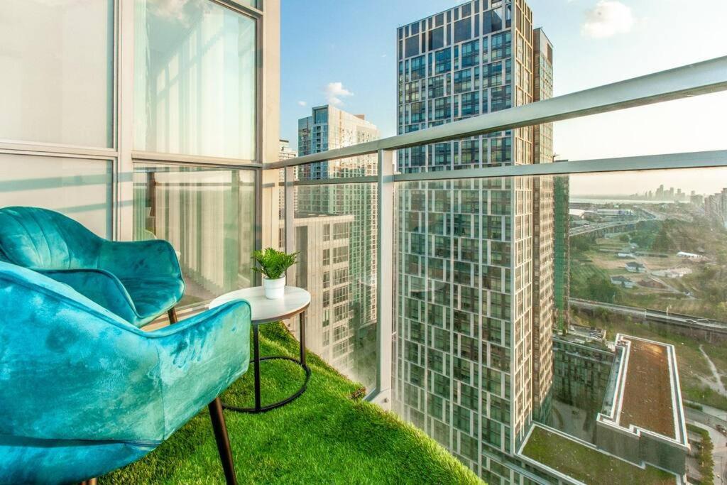 Sunset Bliss: Elegant 2Br Condo With Scenic Views! Toronto Luaran gambar