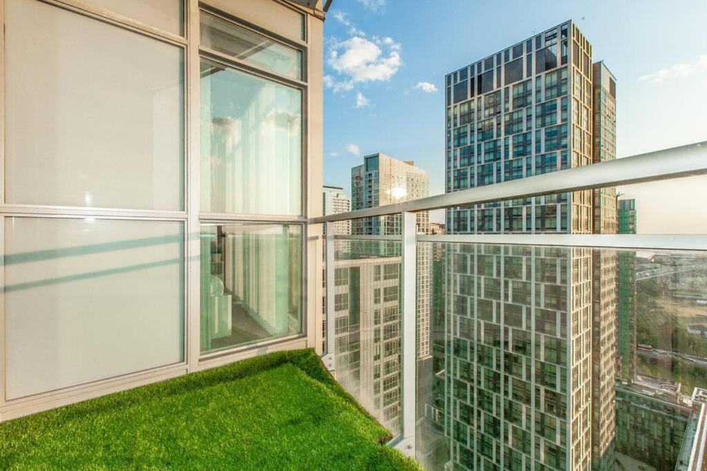 Sunset Bliss: Elegant 2Br Condo With Scenic Views! Toronto Luaran gambar